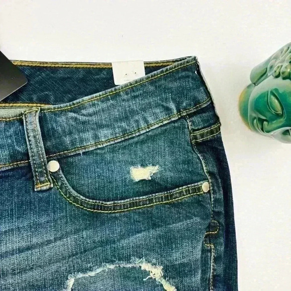 NWT Torrid Vintage Stretch Dark Wash Raw Hem Distressed Denim Shorts Size 20 - Picture 5 of 16
